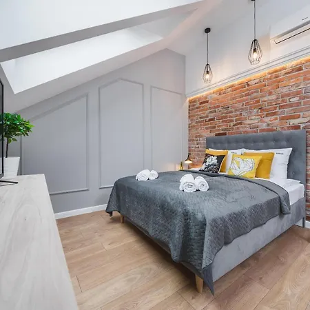 Saint Florian's - Old Town Luxury - By Upstairs *