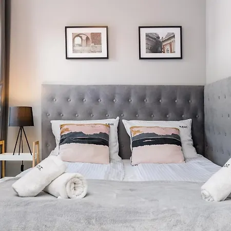 Saint Florian's - Old Town Luxury - By Upstairs Apartamento