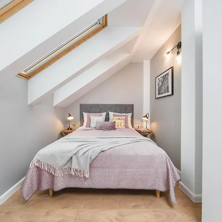 Saint Florian's - Old Town Luxury - By Upstairs דירה קרקוב