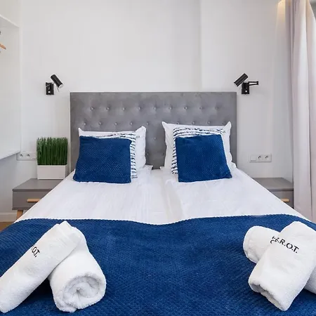 Saint Florian's - Old Town Luxury - By Upstairs דירה קרקוב